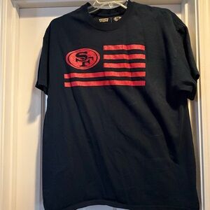 Levi's Black T-Shirt with Gold Accents XL